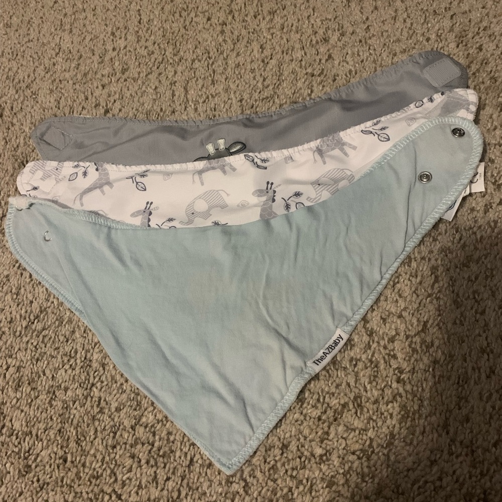 4 triangular bibs - Picture 3 of 4